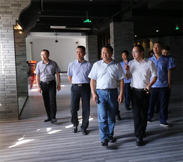 浙江省工商行政管理局莅临浙东休闲家居城延续确认省四星级文明规范市场