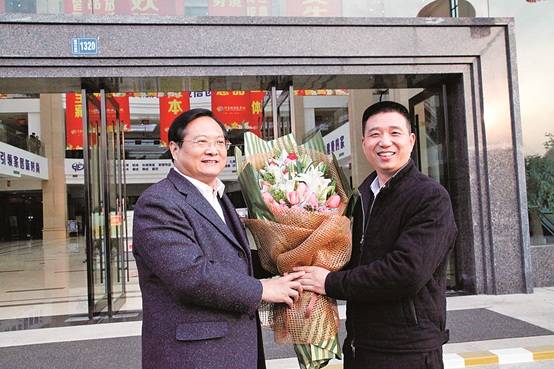 台州市市长张兵莅临浙东休闲家居城走访慰问