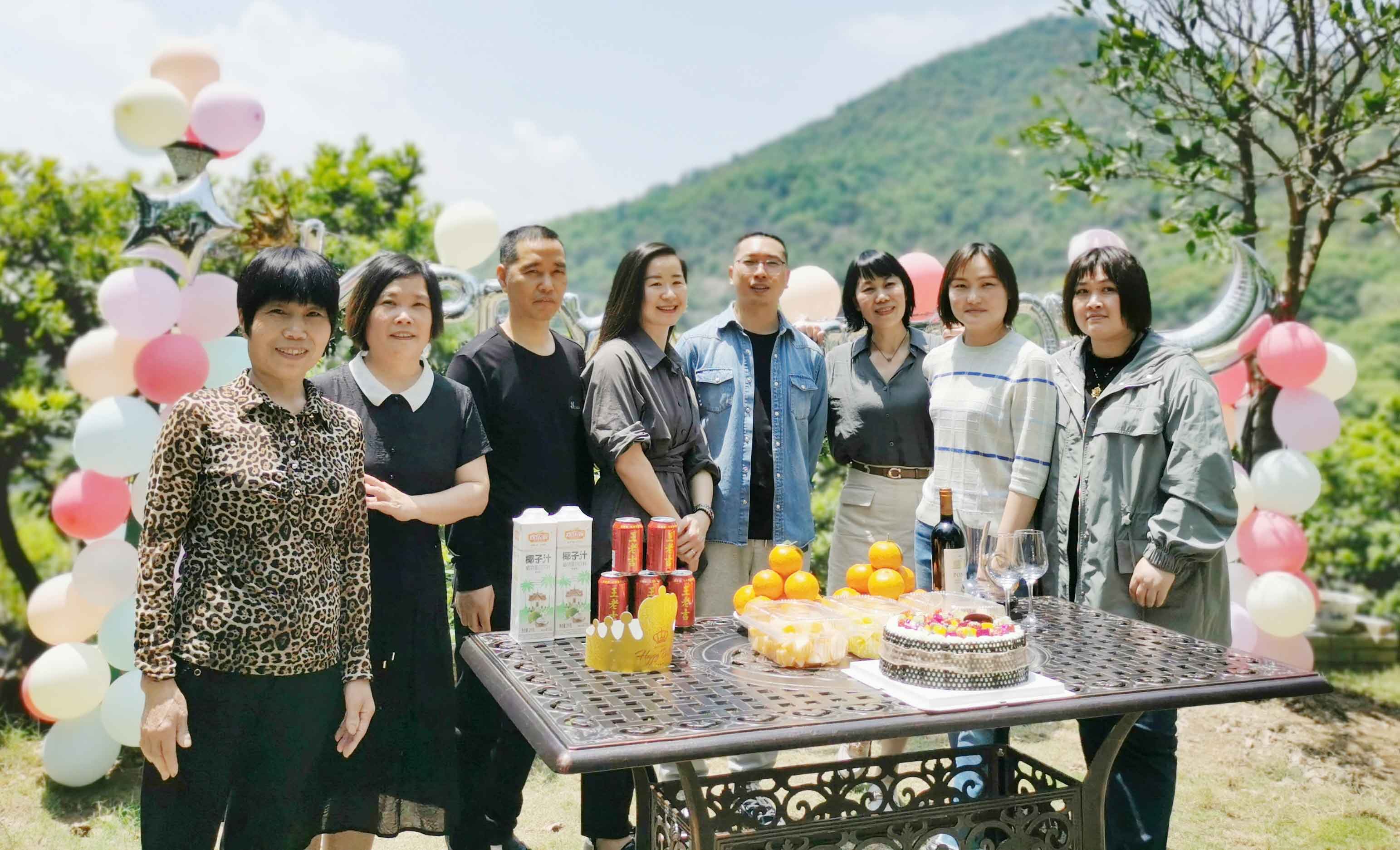 集团临海总部举办集体生日会 
